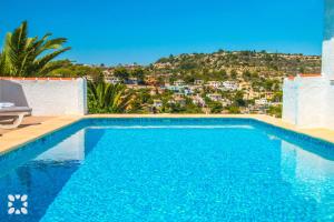 Bazén v ubytování Villa Geminis by Abahana Villas nebo v jeho okolí