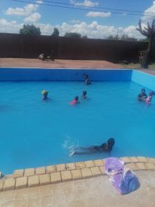 Hồ bơi trong/gần Maditselanyane Guest House