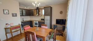 Kuchyň nebo kuchyňský kout v ubytování Infinity Boutique Apartments