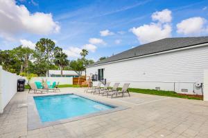 Πισίνα στο ή κοντά στο St Augustine Getaway Less Than 1 Mi to Historic Downtown!