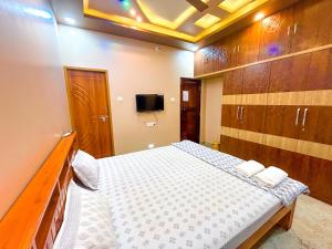Katil atau katil-katil dalam bilik di JFZ HomeStay - Honnavara