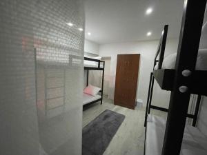 Voodi või voodid majutusasutuse Shesh Hostel toas