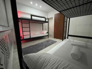 Voodi või voodid majutusasutuse Shesh Hostel toas