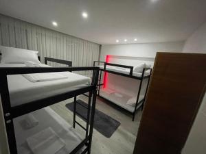 Voodi või voodid majutusasutuse Shesh Hostel toas