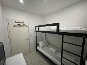 Voodi või voodid majutusasutuse Shesh Hostel toas