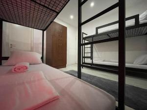 Voodi või voodid majutusasutuse Shesh Hostel toas