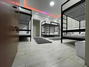 Voodi või voodid majutusasutuse Shesh Hostel toas