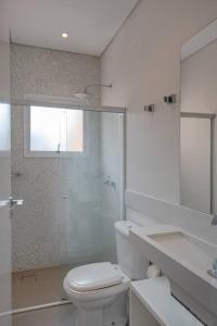 a bathroom with a toilet and a sink and a shower at Espaco Bom Viver in Jundiaí