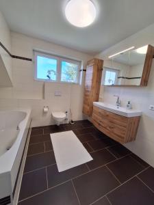 Koupelna v ubytování Ferienhaus Wolfi + 9 fotografií