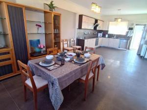 Dapur atau dapur kecil di Petros House Artemis - Near the Airport