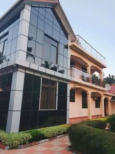 a building with black and white at Fumba House BnB in Fumba