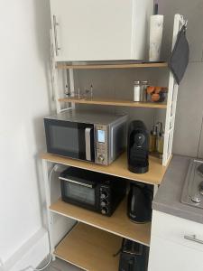 Η κουζίνα ή μικρή κουζίνα στο Apartment Business Suite mit 2 Schlafzimmer & Parkplatz, Highspeed WLAN, Fußbodenheizung & Netflix Premium, Zentral zu Audi & Schwarz Gruppe +30 φωτογραφίες