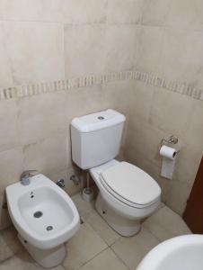 a bathroom with a white toilet and a sink at Hermoso Duplex en San Miguel in General Sarmiento