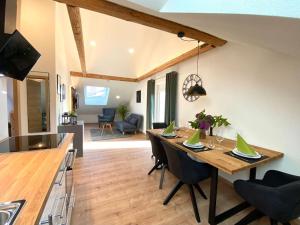 Kuchyň nebo kuchyňský kout v ubytování Moderne DG-Wohnung im Günztal