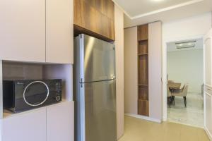 Kuchyň nebo kuchyňský kout v ubytování Crest 3-Bedroom Apt in Hamra W- 24-7 Power