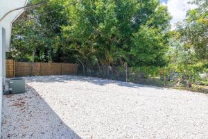 Fotografie z fotogalerie ubytování Lovely 2 bed 1 Bath near Las Olas W/Free parking! v destinaci Fort Lauderdale