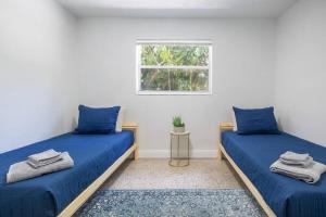 Posezení v ubytování Lovely 2 bed 1 Bath near Las Olas W/Free parking!