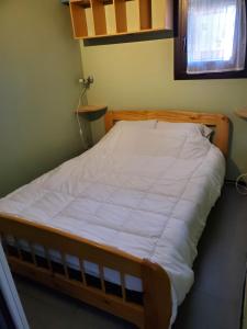 Postel nebo postele na pokoji v ubytování Leucate