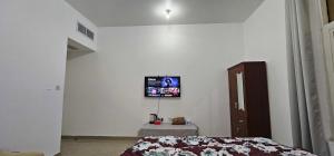 TV/trung tâm giải trí tại Cozy room with sharing washroom +13 ảnh