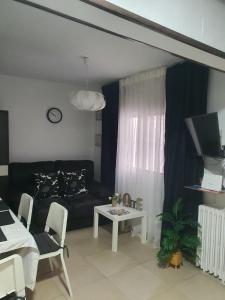 Televízia a/alebo spoločenská miestnosť v ubytovaní CASA DE SILVA