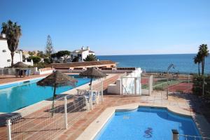 Bazén v ubytování APARTAMENT MANSION BEACHFRONT - Apartments with sea views nebo v jeho okolí