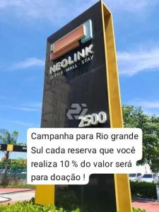 una señal para un naviniarmaarmaarmaarmaarmaarma arma rivo grandale en Flat Top Barra da tijuca Com SPA, en Río de Janeiro