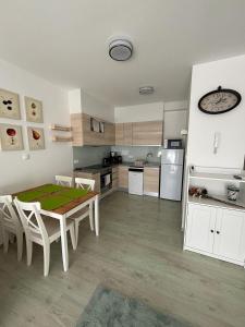 מטבח או מטבחון ב-Cheerful cozy apartment with terrace