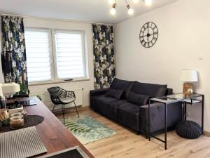 a living room with a couch and a table at Apartament Sosnowa in Puławy