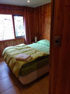 En eller flere senge i et værelse på Cabañas Privadas en Pucon
