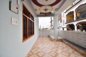 Uma varanda ou terraço em HOTEL RAMAYAN INN FREE PICKUP FROM AYODHYA DHAM RAILWAY STATION