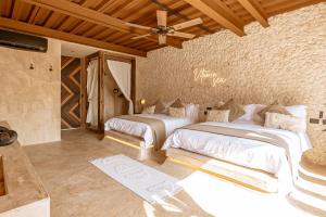 Postel nebo postele na pokoji v ubytování AWA Holbox Hotel Boutique - Beach Front