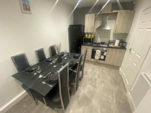 a dining room with a table and chairs in a kitchen at Entire Modern House Halifax in Greetland