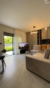 Χώρος καθιστικού στο 30 Senses Luxury Apartment Insight