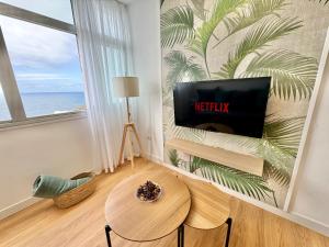 TV a/nebo společenská místnost v ubytování Lunamar Luxury Place