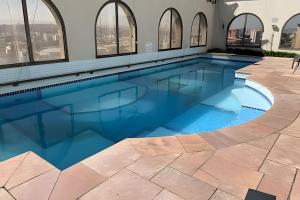Bazén v ubytování ENB | Ótima Suite hotel em SCS, próx a GM nebo v jeho okolí