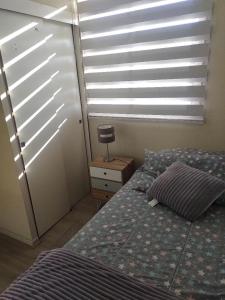 Ein Bett oder Betten in einem Zimmer der Unterkunft Departamento en La Cruz Entre La Calera y Quillota