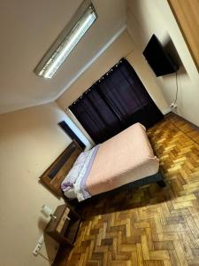 เตียงในห้องที่ hostal NAUU