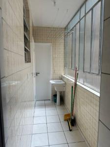 Um banheiro em Apart Centro BH Espaçoso com 2 quartos de Casal