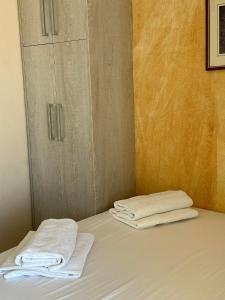 Postel nebo postele na pokoji v ubytování IN Himaras Heart Hotel