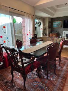 a dining room with a table and chairs at Under the Tree - Bed & Breakfast in Kelowna