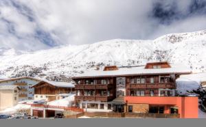 Nespecifikovaný výhled na hory nebo výhled na hory při pohledu z hotelu