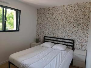 Postel nebo postele na pokoji v ubytování Maison neuve 3 chambres confortable au calme Nivillac Morbihan