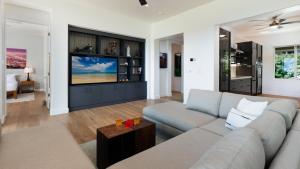 Televisyen dan/atau pusat hiburan di ❤PiH❤ Sun Ray RetreatOcean Sunsets ViewsOptional Mauna Kea Hotel Privileges
