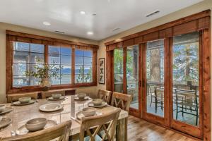 Imagine din galeria proprietății Sierra Shores Four - Lakefront Vistas în South Lake Tahoe