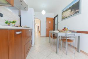 A kitchen or kitchenette at Appartamento Al Posto Giusto