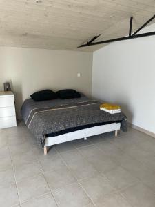 a bedroom with a bed in a room at Charmante Maison 3 Chambres Plein Centre avec Parking Privé Gratuit in Lorient +2 photos