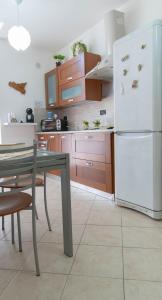 A kitchen or kitchenette at Appartamento Al Posto Giusto