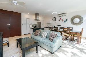 アクマルにあるLUXE 1-BR Condo in Bahia Principe - Multiple Poolsのギャラリーの写真
