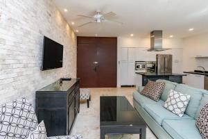 アクマルにあるLUXE 1-BR Condo in Bahia Principe - Multiple Poolsのギャラリーの写真