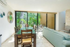 アクマルにあるLUXE 1-BR Condo in Bahia Principe - Multiple Poolsのギャラリーの写真